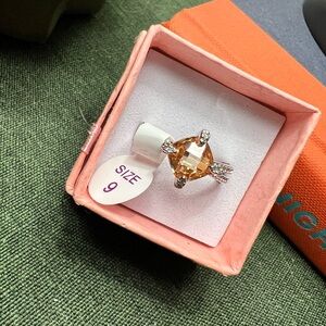 Elegant Gold and Silver Women's Ring